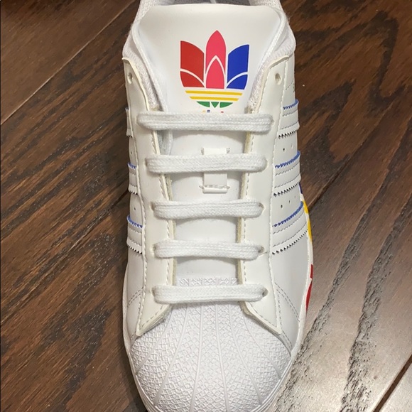 Shoes - Picture 2 of 4